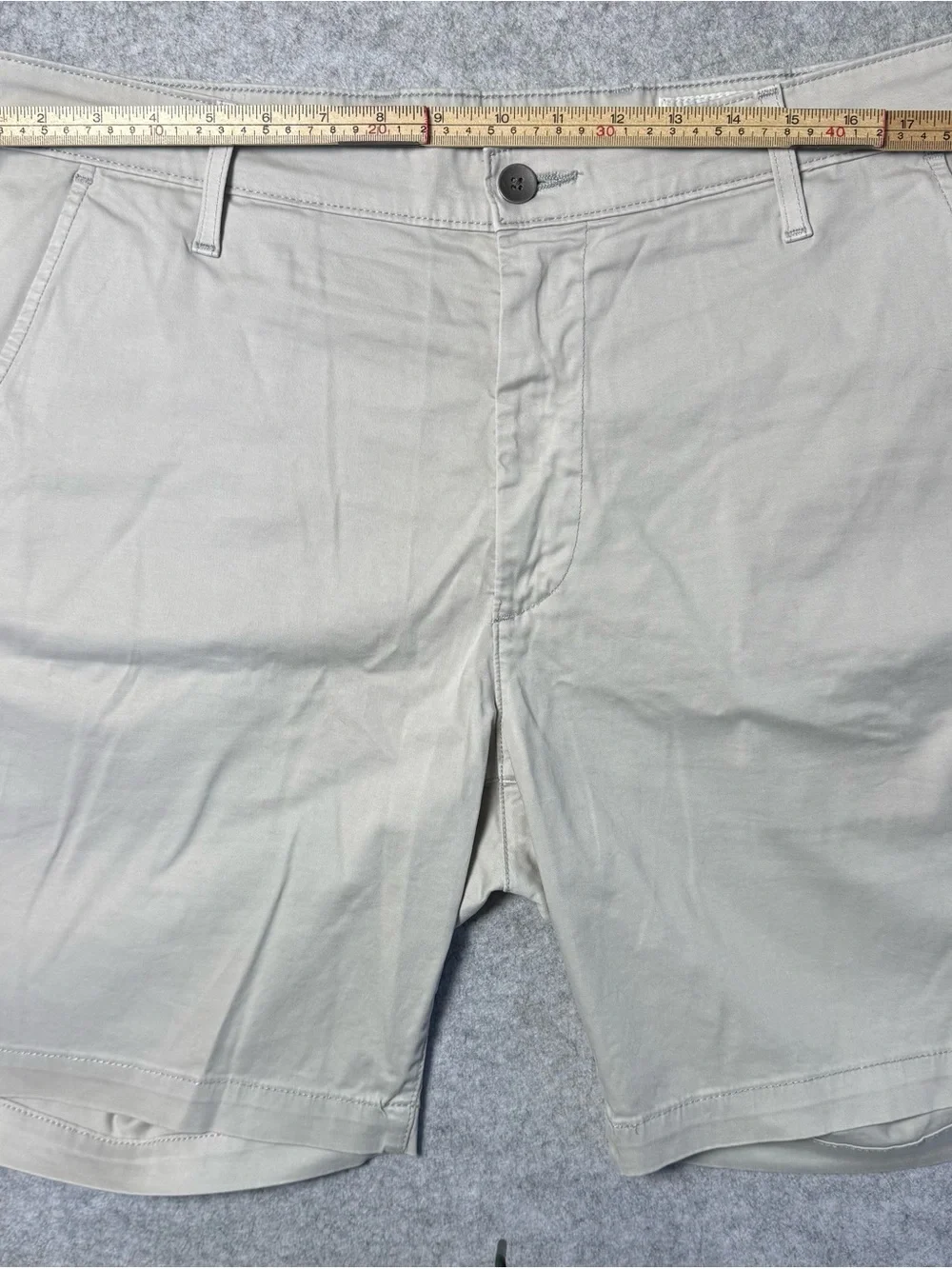 AG Adriano Goldschmied Cream Flat-Front Wanderer Chino Shorts — Size 36